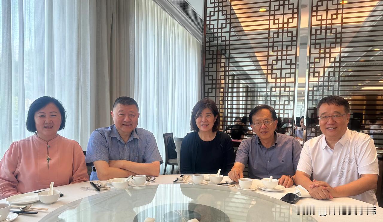 披萨吃多了就开战
披萨吃多了，就是要打仗了，这就是美国著名的“披萨指数”。
美国