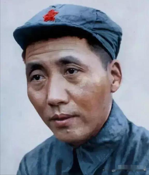 致敬伟人！这张照片拍摄于1935年10月，彼时的主席刚刚经历了两万五千里的长征。