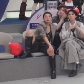 淡淡回宿舍打开手机天塌了哈哈哈哈她们到底知不知道后台有直拍啊浪姐排名