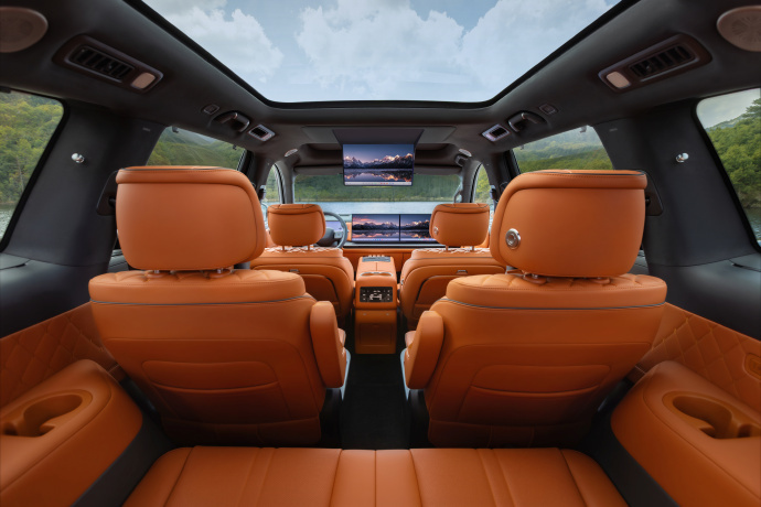 原来魏牌V9X竟有两个尺寸六座家用车的痛终于有车企懂了！空间够大时，车太长，小区