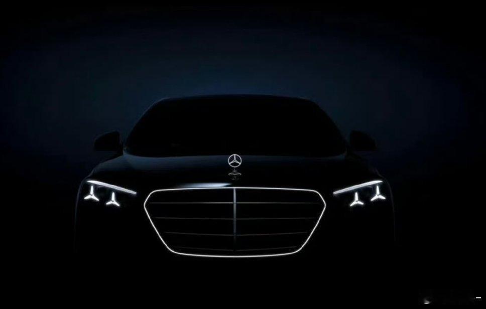 新款奔驰S级预告图，新车将于1月29日正式发布大尺寸前格栅搭配家族式的三叉星辉L