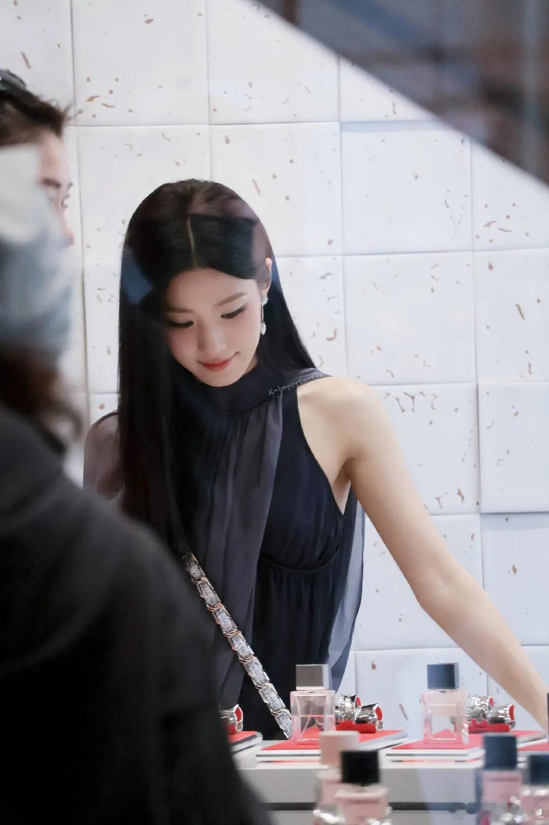 好漂亮啊，卢昱晓现在是高智美女 