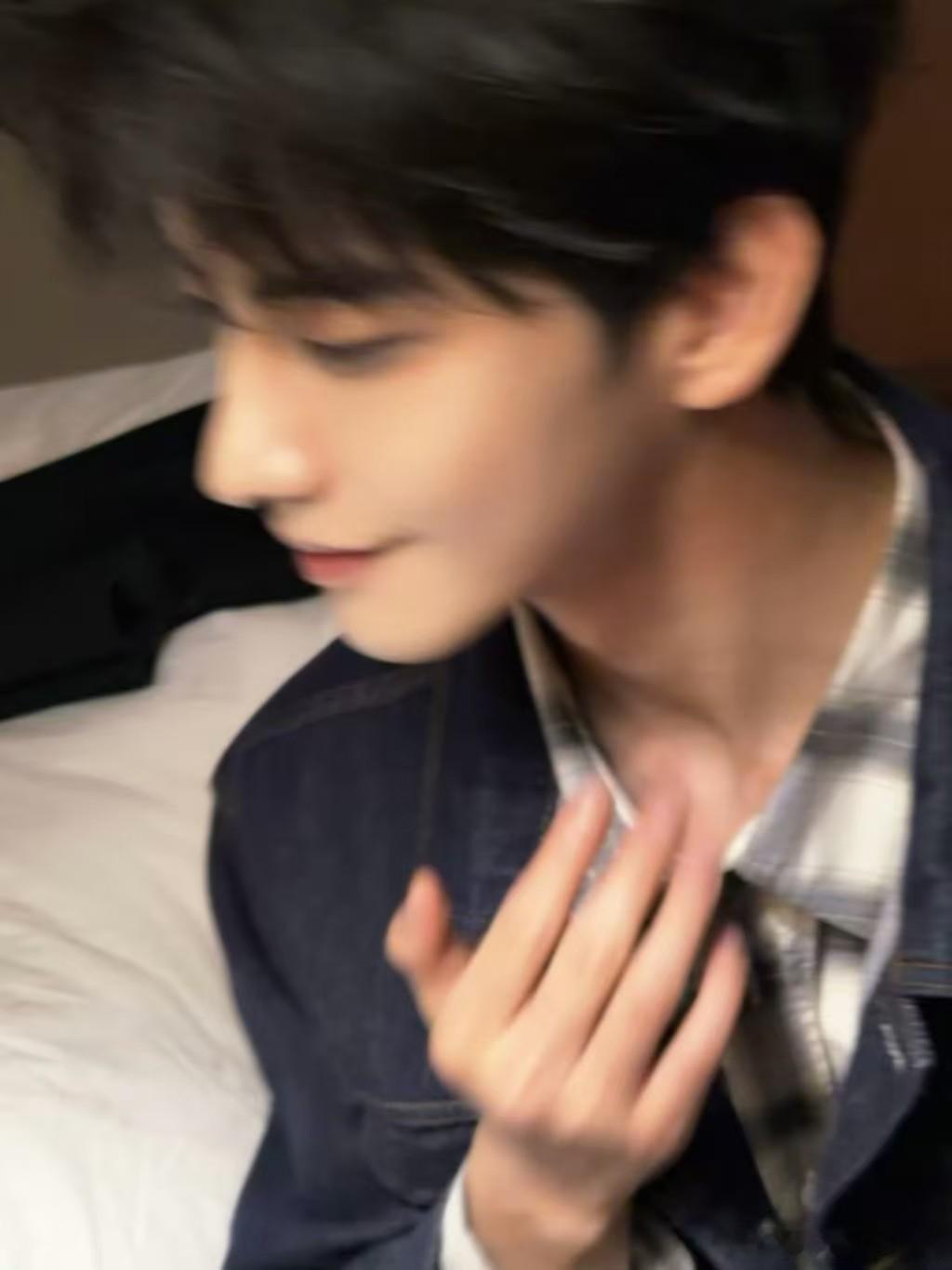 徐若晗拍的陈鑫海五十公里桃花坞6徐若晗镜头下的陈鑫海满是少年感，温柔又有故事感的