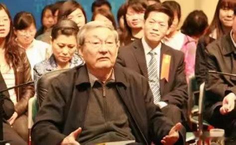 2004 年 11 月，朱镕基的老同学欧阳鹤登门拜访。在听完老同学的话之后，朱镕