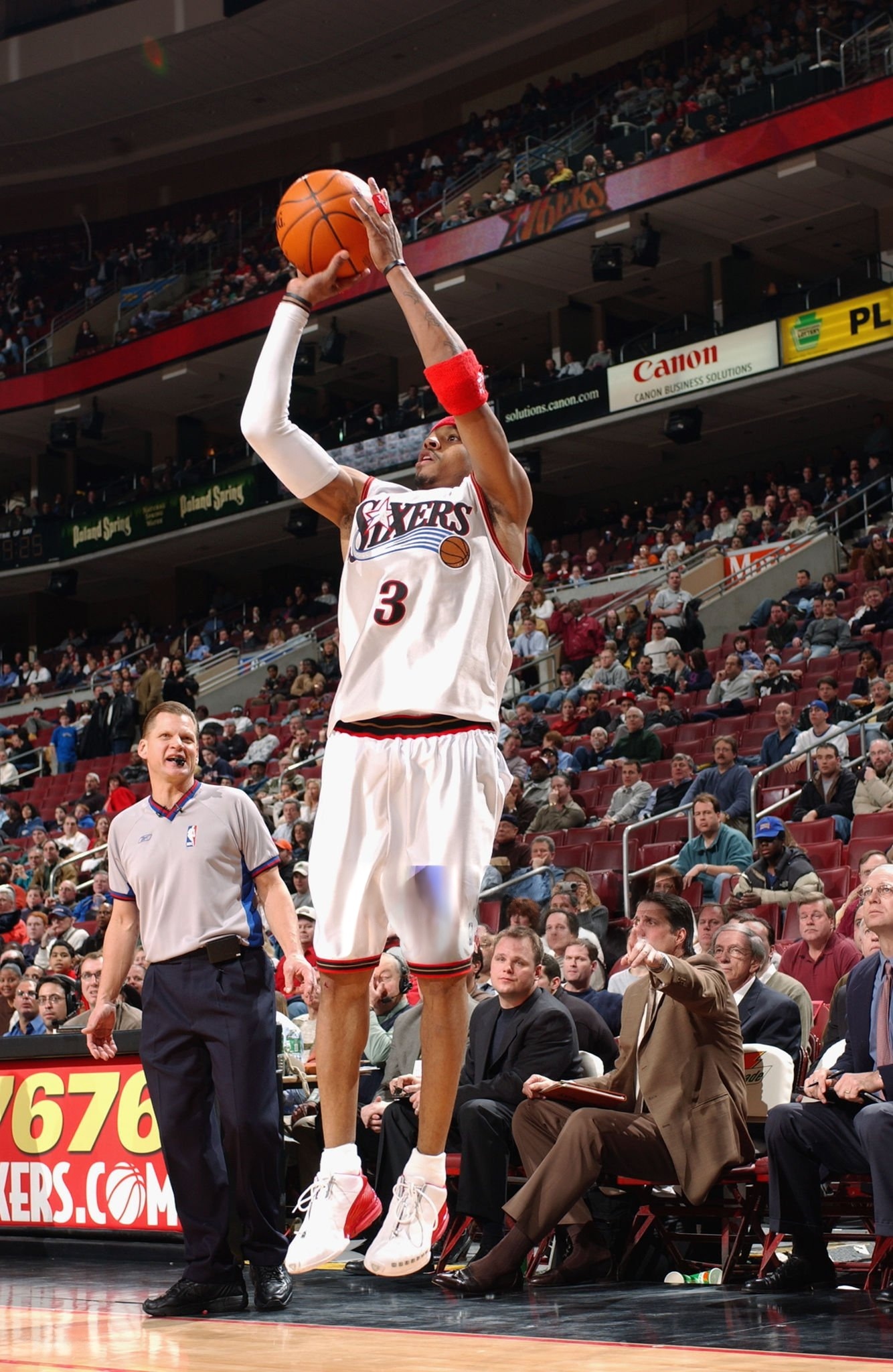 Allen Iverson 红色A6艾弗森  鞋控的日常   老照片中的球员和球