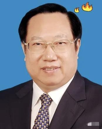 66岁的王晓东估计天都要塌了。

他怎么也不会想到，

好不容易熬到退休，正准备
