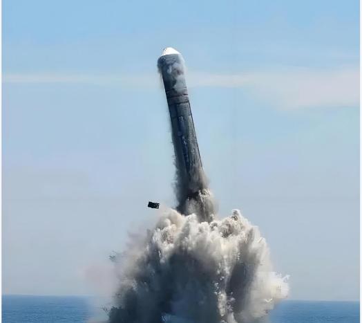 从被动防御到全域威慑！浅海潜射突破，夯实中国二次核反击硬实力。

一个国家的国防