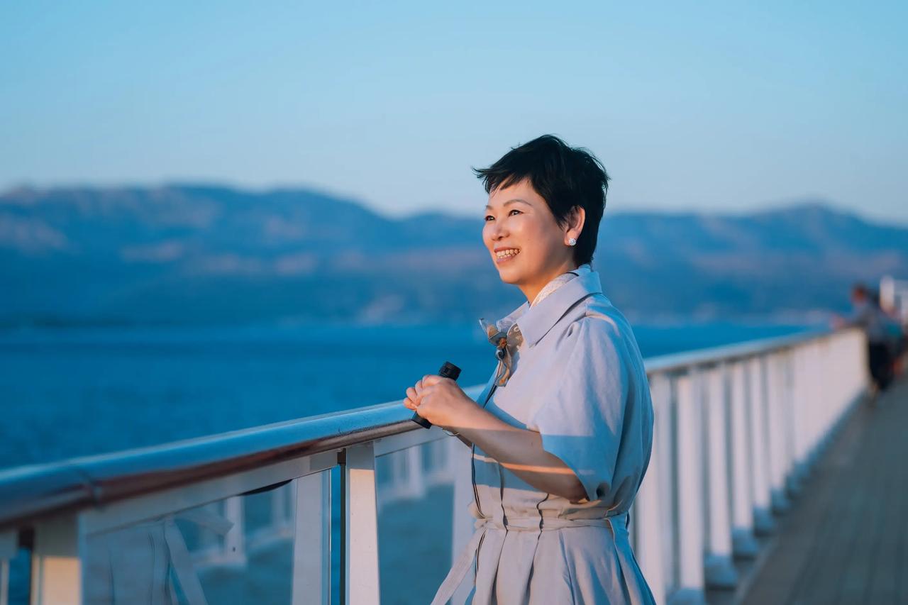 倪夏莲的广告有点烦人了，她已经移居卢森堡，加入卢森堡籍，已经不是中国人了。回中国