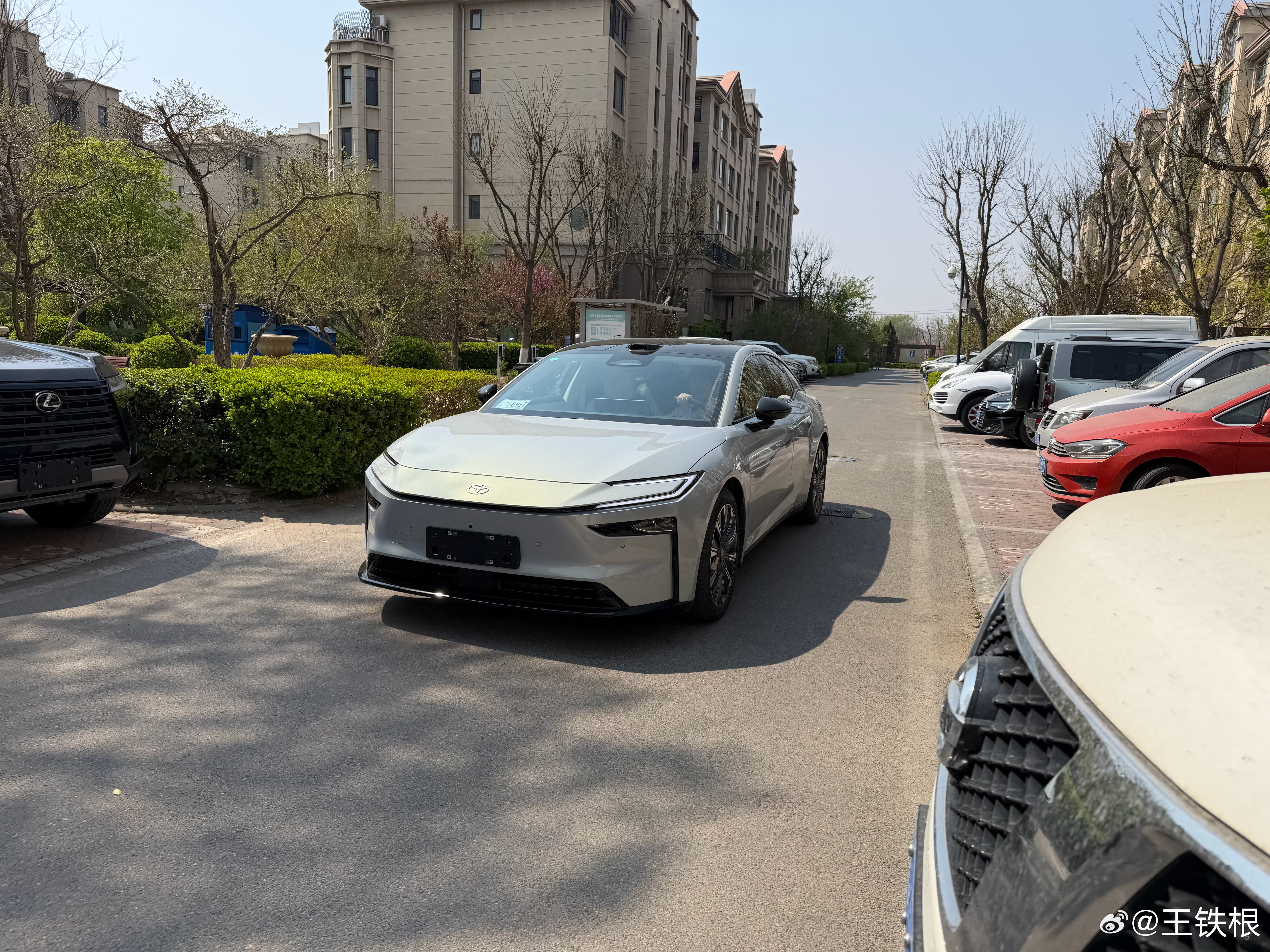 你们有没有在街上见过铂智7实车？这车看着真的完完全全是四五十万轿车的感觉，又长又