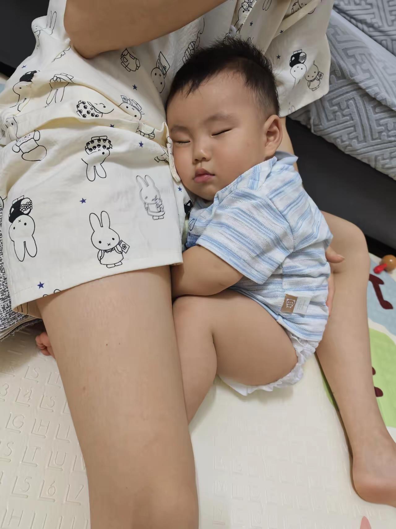 我家祖宗，除了吃就是睡，不上班不做家务，家庭地位还杠杠滴，不服不行[捂脸][捂脸