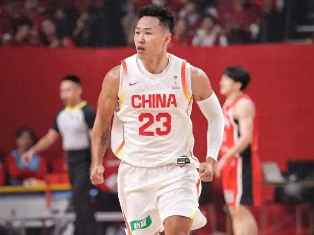 29岁才迎来国家队首秀的贺希宁，为何能拿下CBA常规赛MVP？