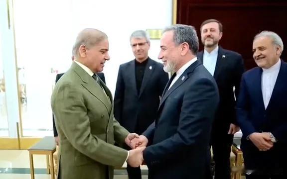 伊朗借道巴基斯坦，隔空喊话美国提条件！

·国际榜，综合路透社北京时间4月25日