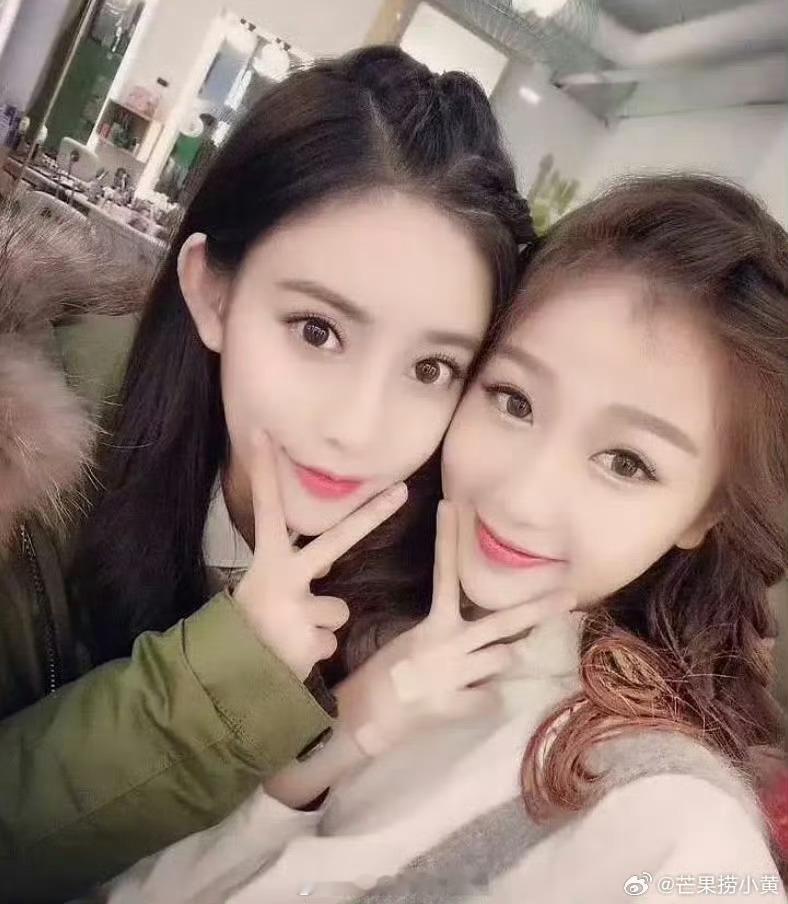 虞书欣孟子义同框旧照，原来她们之前关系这么好啊，现在都成了一线反而不能和当年一样