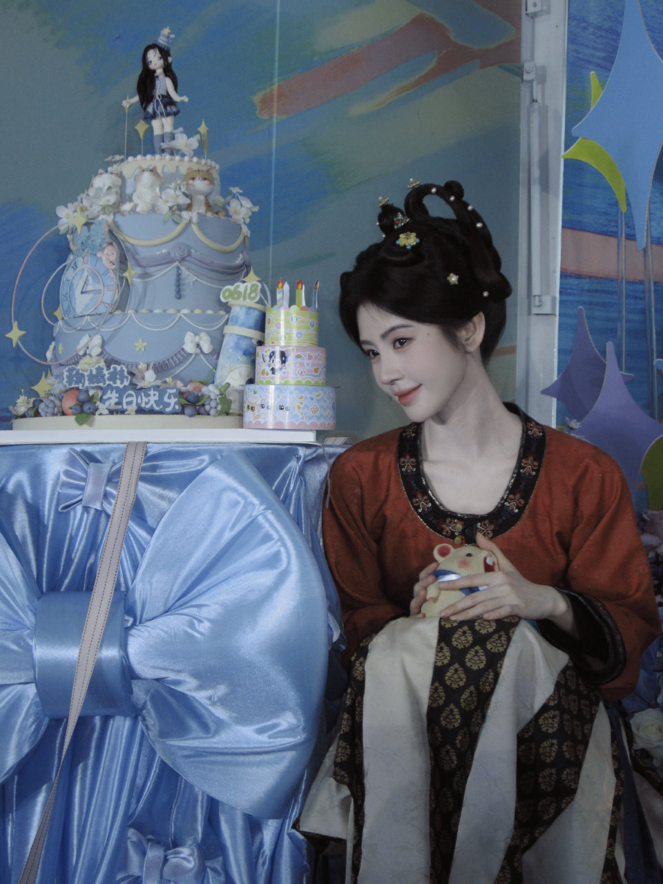 鞠婧祎剧组生日照—𖤐*̩̩͙⸝32岁的笑笑更幸福𖤐*̩̩͙⸝⋆— 