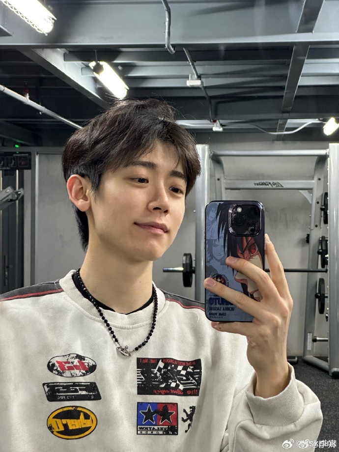 李卿线下人气好顶李卿爆火后人气李卿凭公孙鄞爆火后，线下人气直接断层！见面会、游园