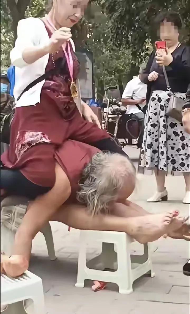 假如我老了变这样，请把我活埋了！[呆无辜]