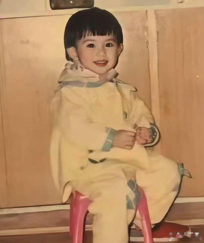 别再说孟子义整容脸，看看人家三岁照片 