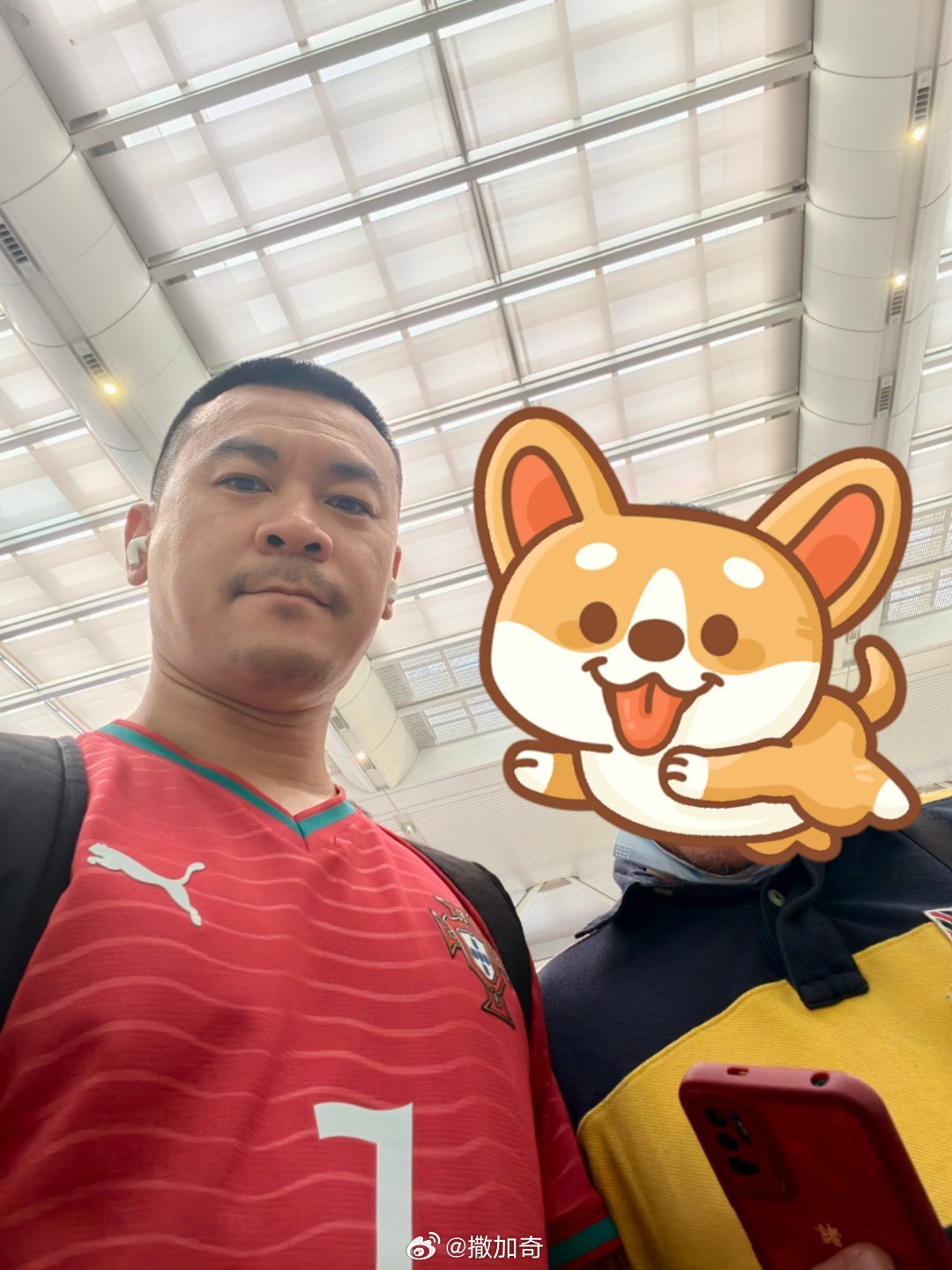 上海没组成，跑到苏州来踢球！路上遇到队友！尼玛，苏州晚上8点-10点踢球。只能订