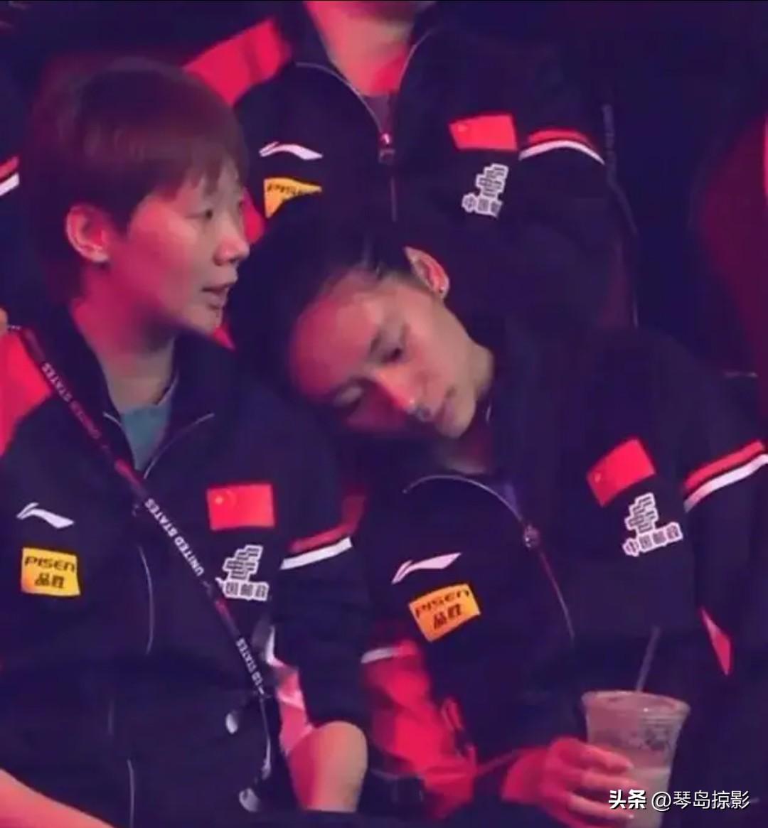 重庆冠军赛陈熠和曼昱抽签在同一个半区，平时她们姐妹情深，所以这次曼昱一定会托举陈