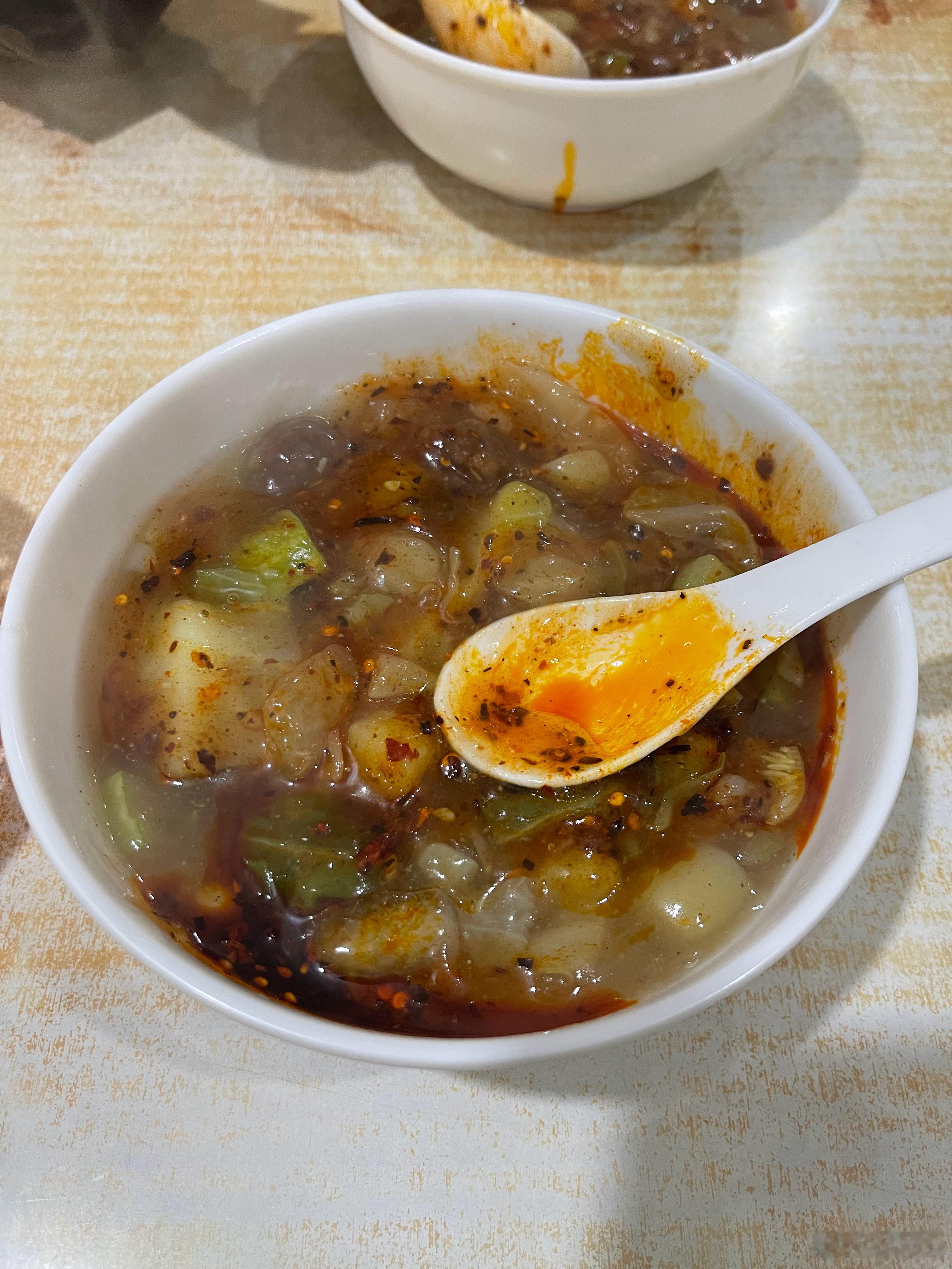 碎娃：so 胡辣汤不要丸子so：胡辣汤不要丸子？胡辣汤揍四吃丸子你不吃丸子你吃s
