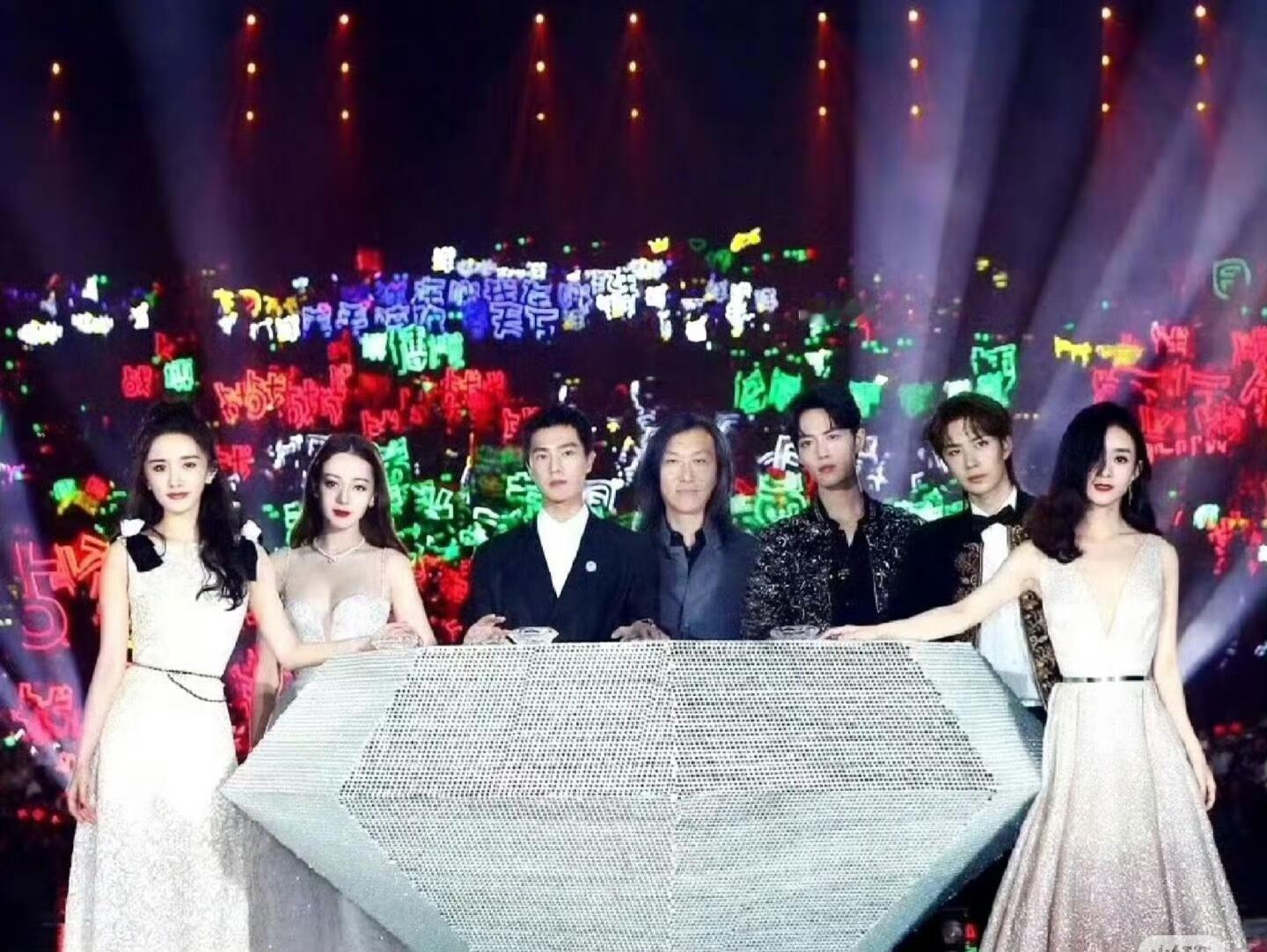 每年一到星光大赏，又会把19年的盛世场面拿出来遛一遛，谁又开始怀念了？！！杨幂赵