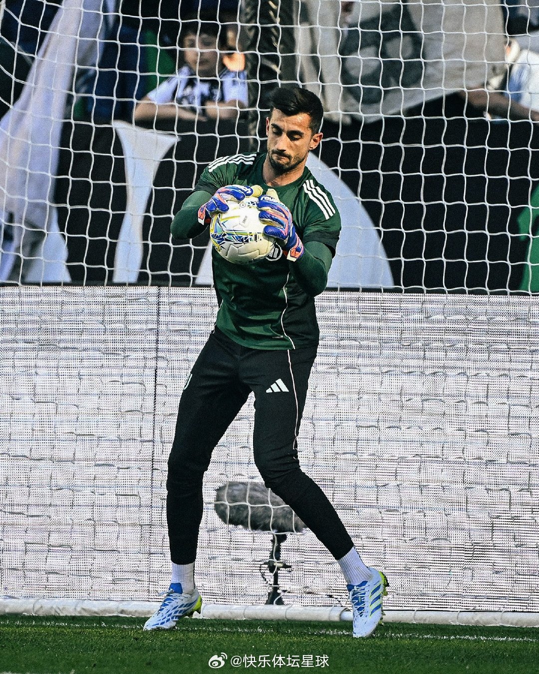 能量加载完成🔋尤文图斯vs热那亚意甲联赛尤文图斯  cr：尤文图斯足球俱乐部 