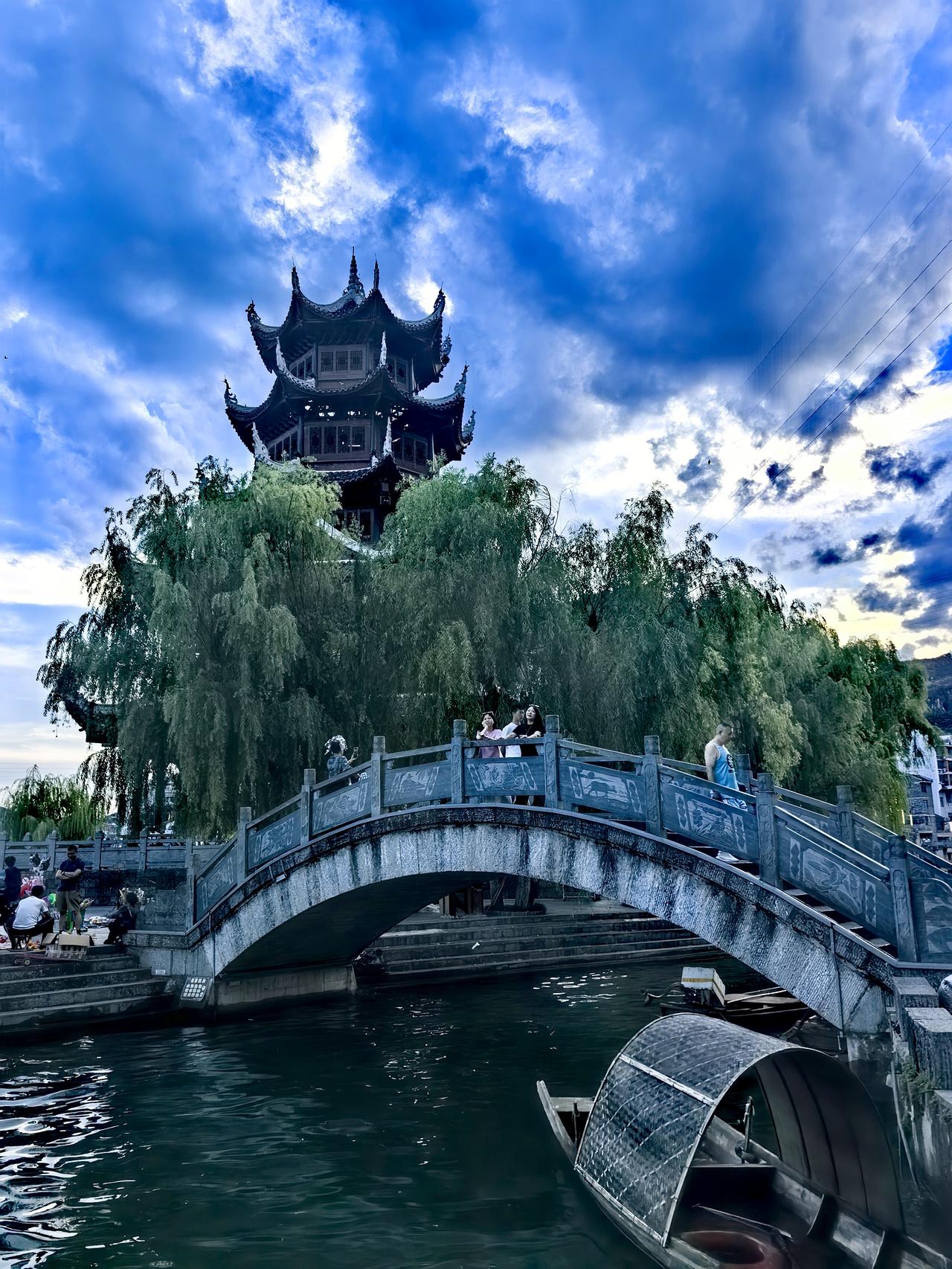 山中避暑肯定费超自买空调！自然风与空调风，纯天然与转基因，山泉水与自来水，青山绿