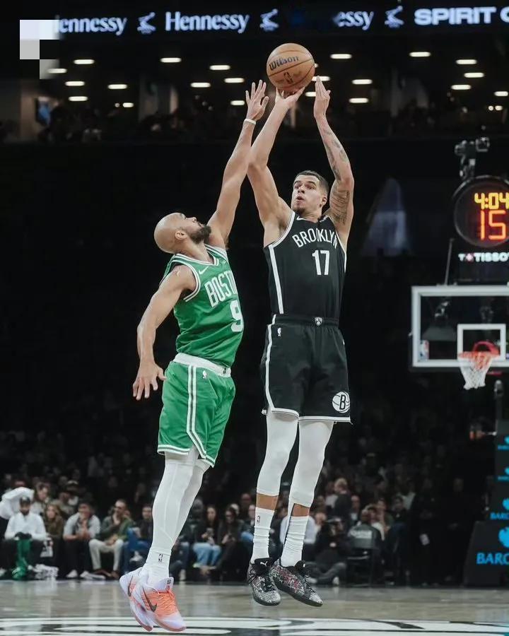 最近8场比赛
小波特场均27.8分7.5板3.3助
三项命中率50.3%+40.