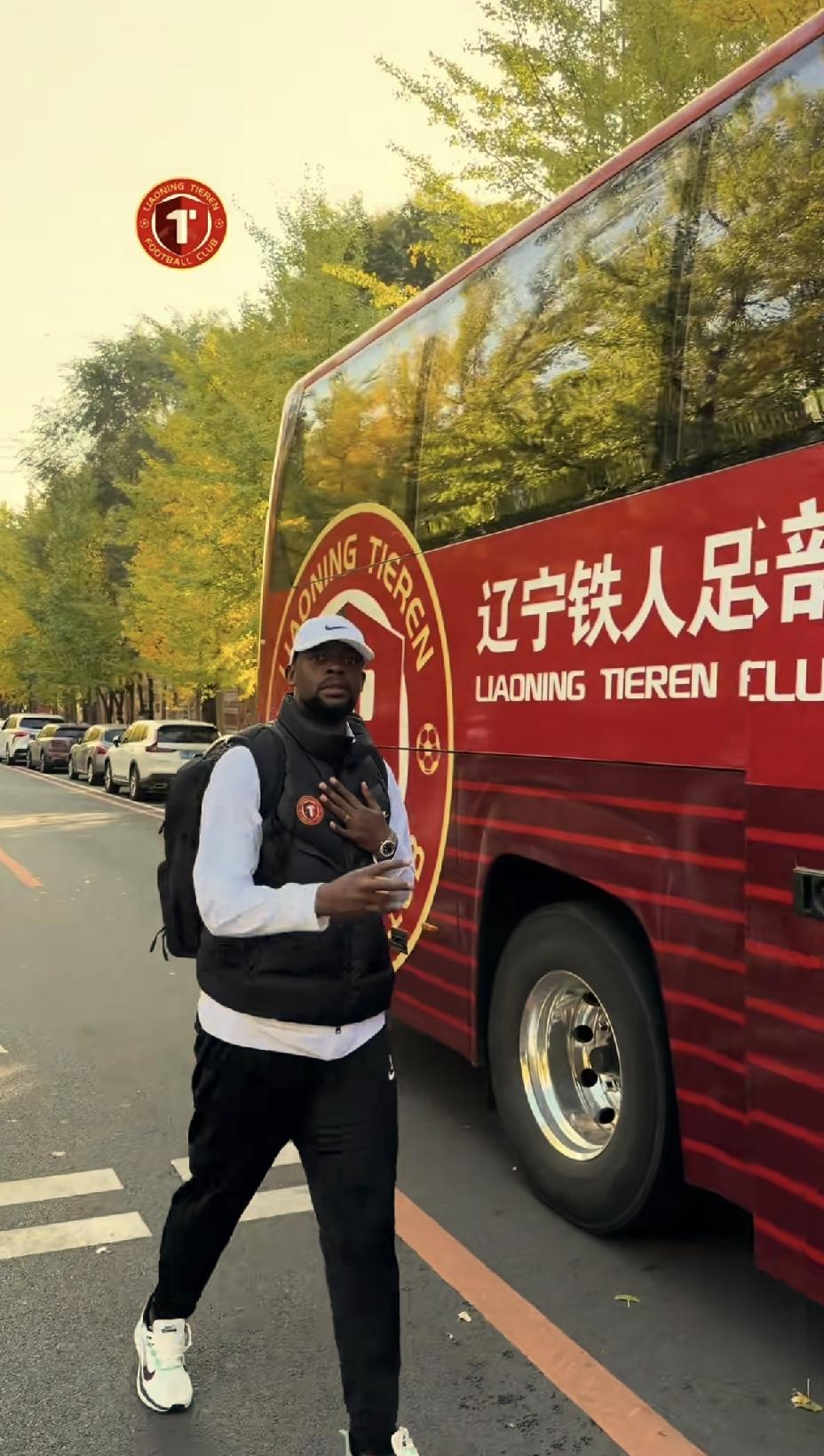 辽宁铁人足球俱乐部已经启程前往青岛，客场准备全力以赴带回宝贵的三分！保级形势非常