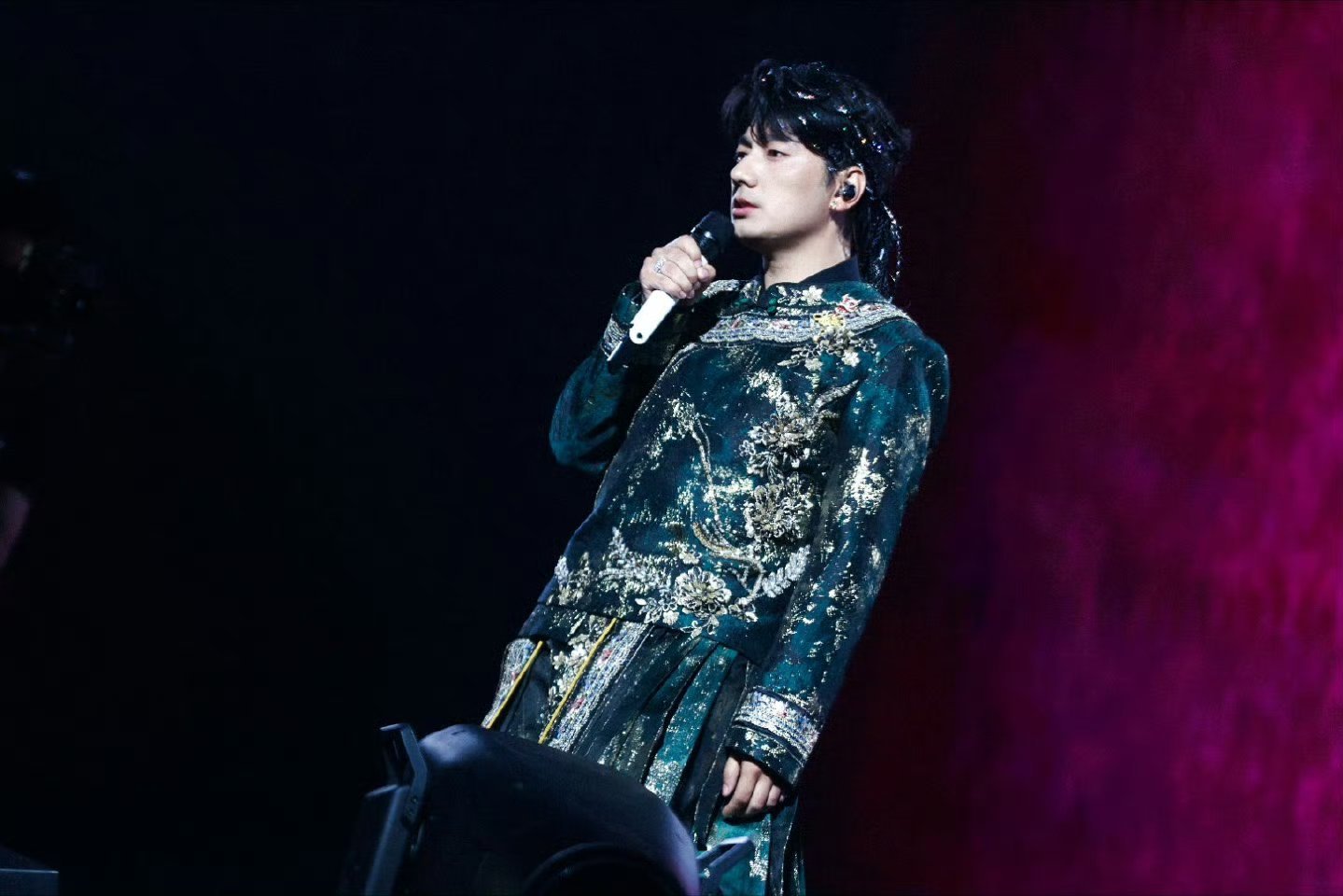 海来阿木咬着牙送不值钱的东西 笑不活了！海来阿木这波“分币不掏式浪漫”直接封神?