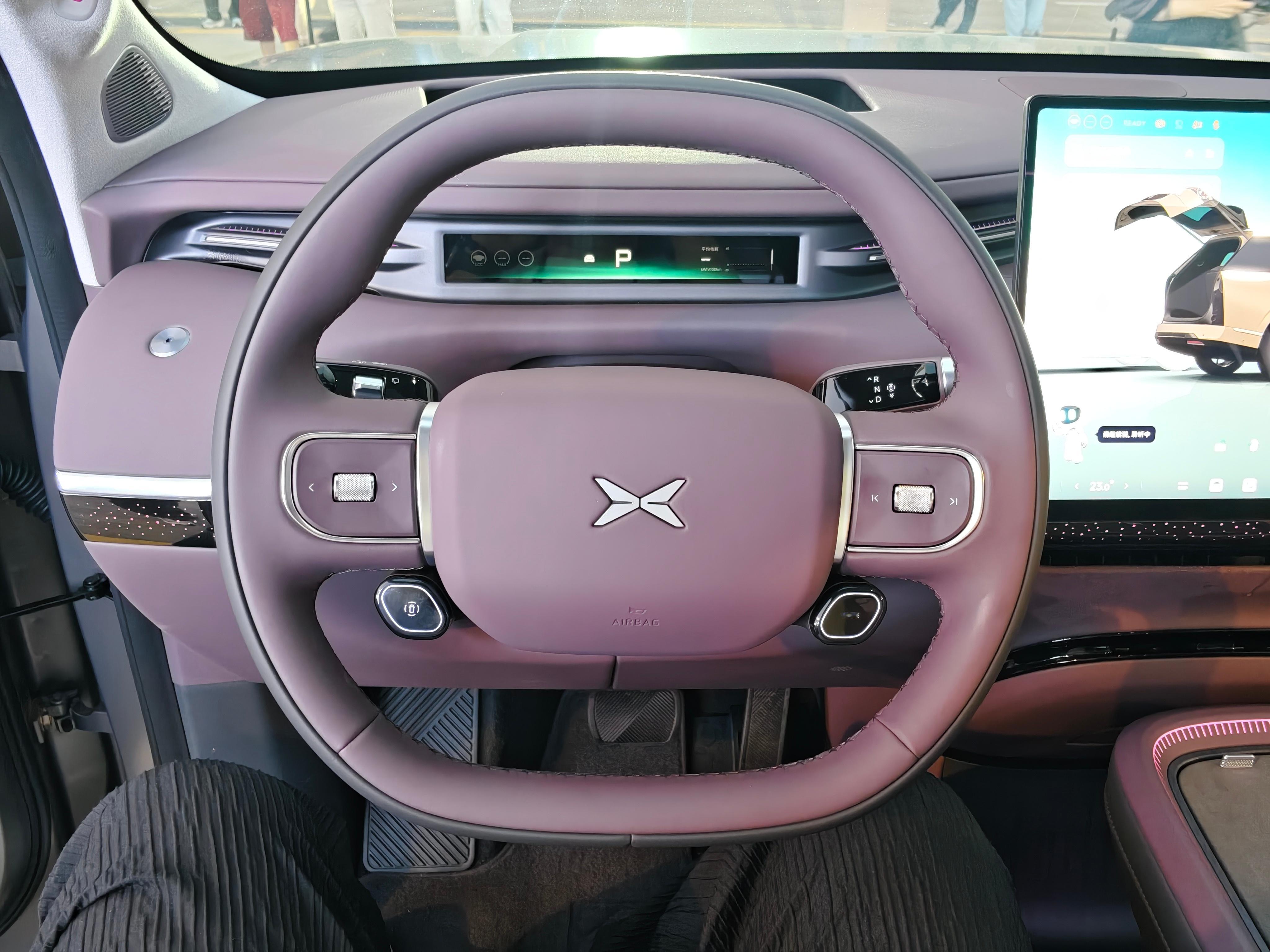 到小鹏GX发布会现场了，内饰还是非常豪华，科技感拉满，等会看看这车有什么黑科技新