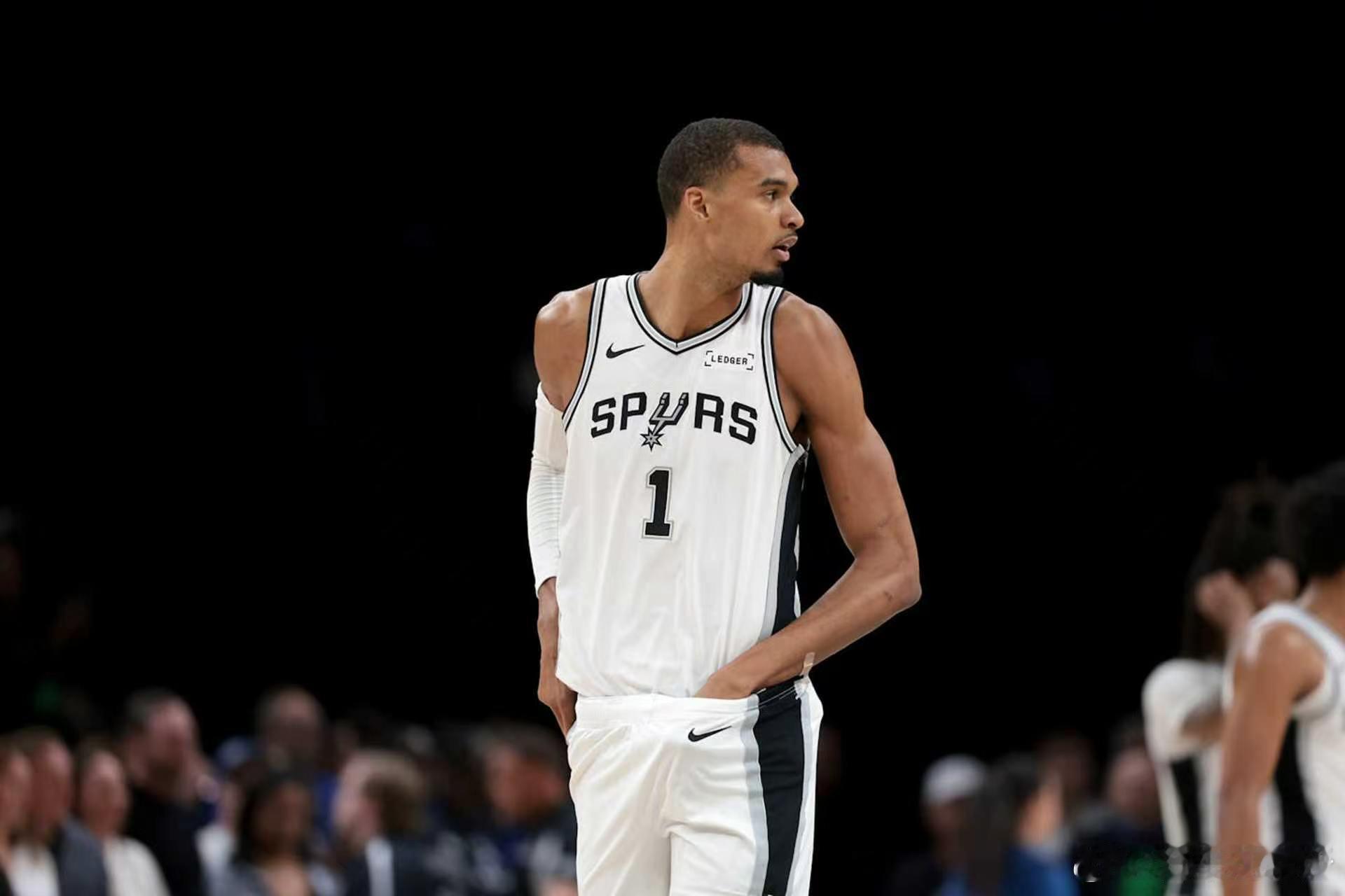 【文班亚马回应马刺赢下天王山之战】5月13日，NBA西部半决赛G5，马刺126-