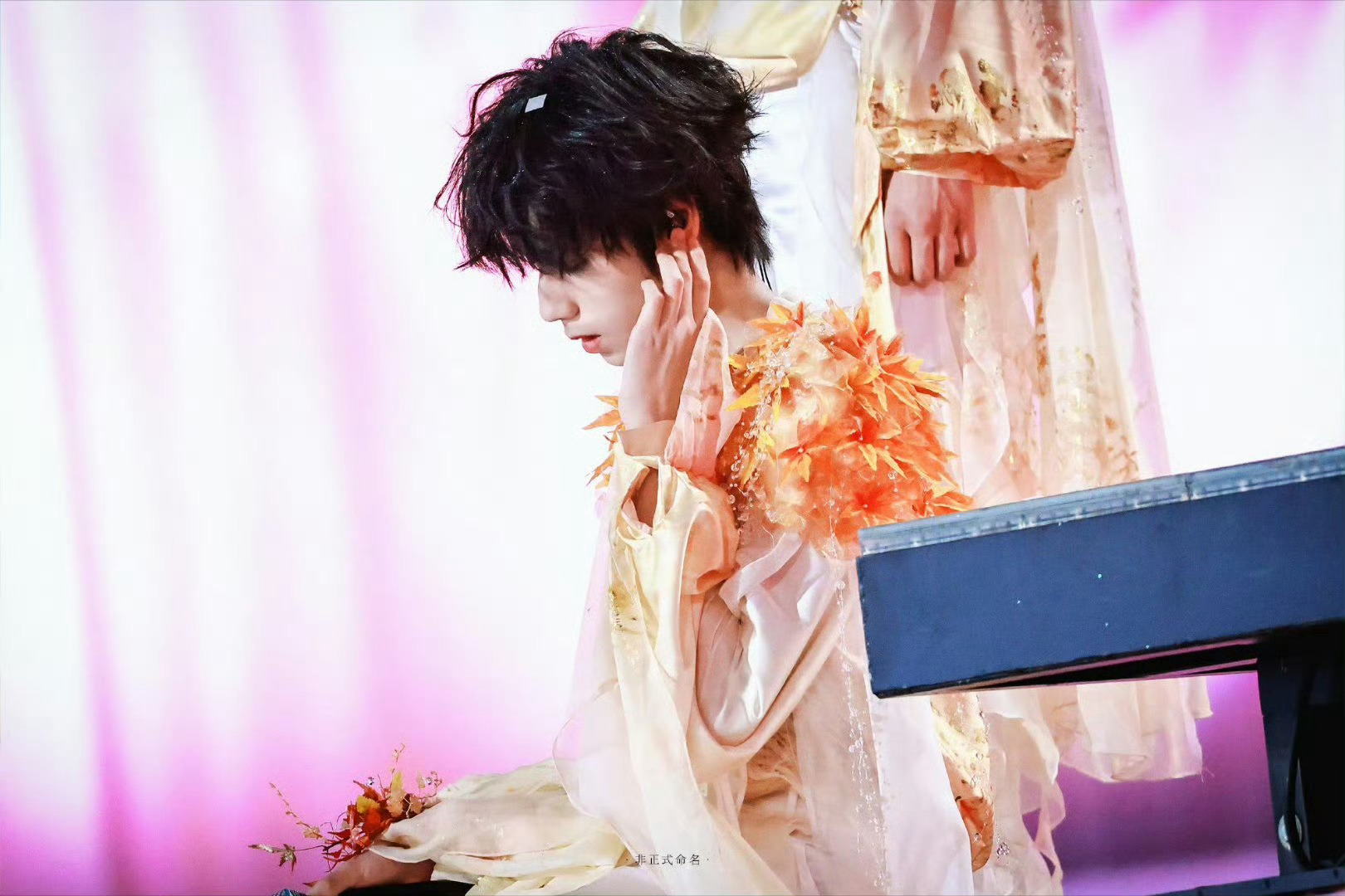 【TF四代】王橹杰 张函瑞 < 黄昏晓 > 舞台照📸王橹杰张函瑞 好听到一块了