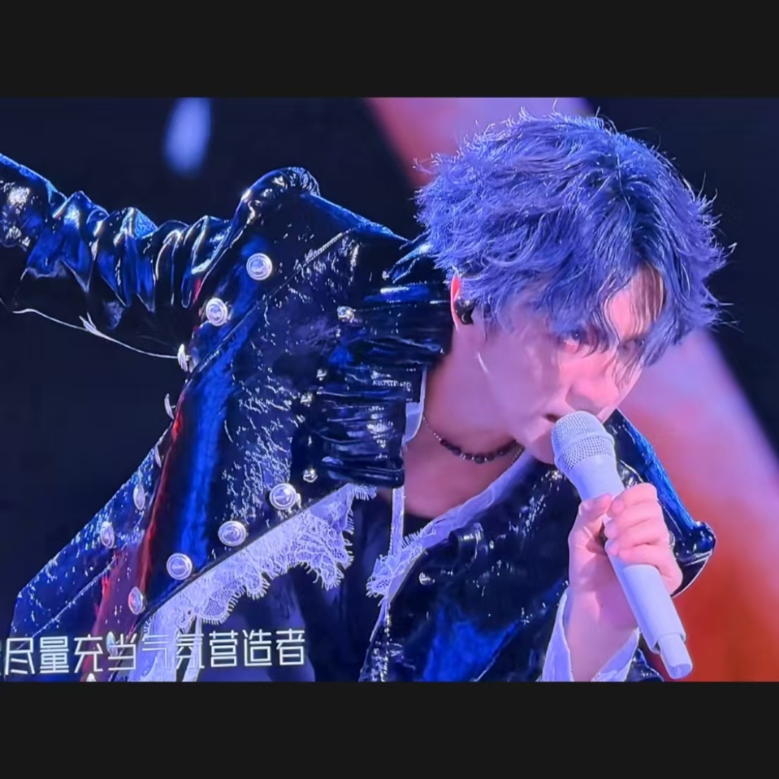 薛之谦跨年舞台效果薛之谦万兽之王既视感薛之谦跨年舞台效果，哇塞，太棒了 