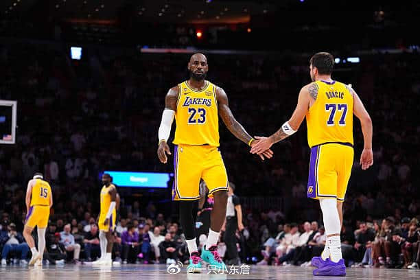 詹姆斯生涯面对各球队三双数：9次—国王8次—尼克斯7次—活塞、掘金6次—灰熊、7