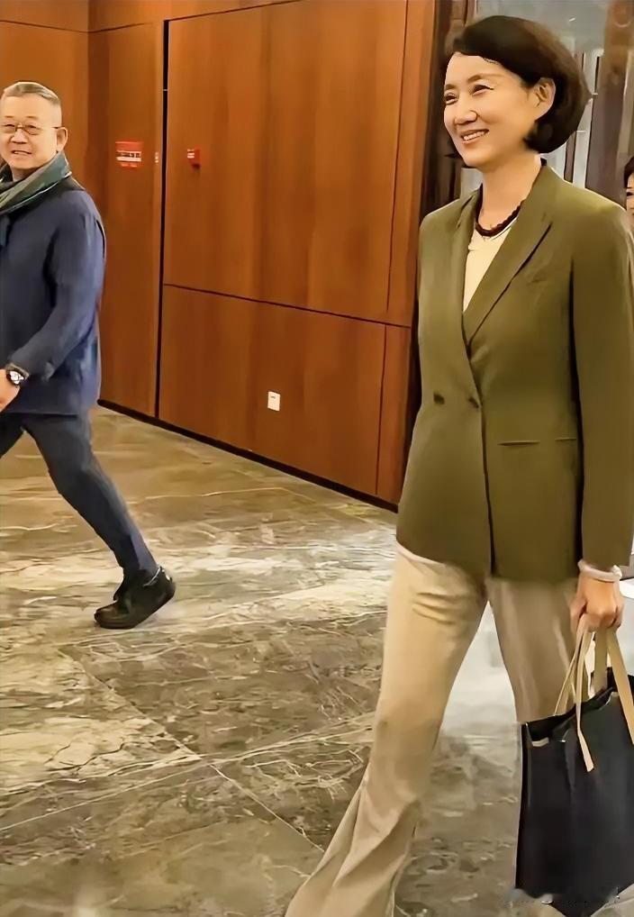 为什么有的女人就能活成别人眼里的一道风景。看见她们，只想把眼睛在她们身上多驻留一