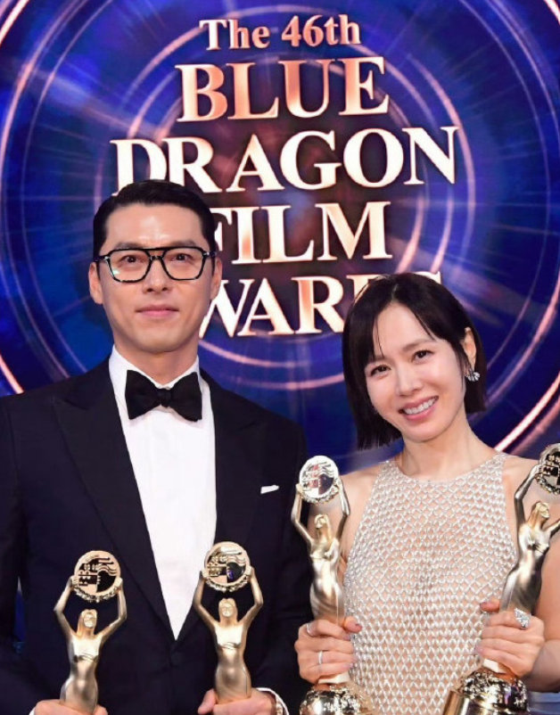 19日晚，第46届青龙电影奖举行。玄彬孙艺珍分获影帝影后，一骑绝尘真的一骑绝尘了