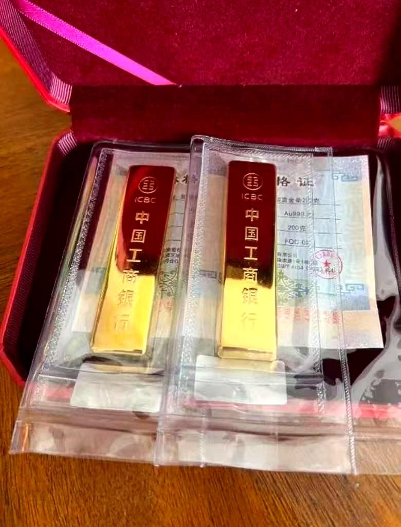 睁眼直接蒸发了1080多万，这搁谁身上血压不瞬间拉爆啊？
今天一早爬起来刷金价，
