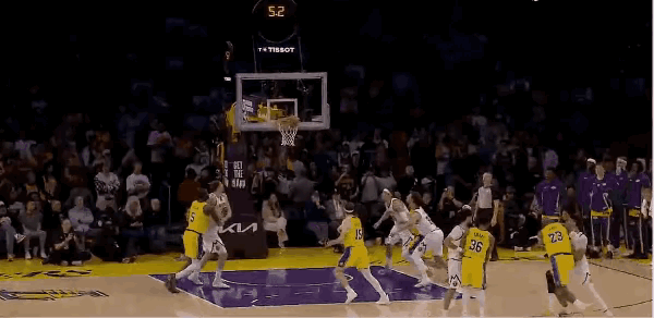 NBA回放看了三遍！看完里夫斯的绝平，才懂什么叫真正的大场面球员！图1-2：里弗