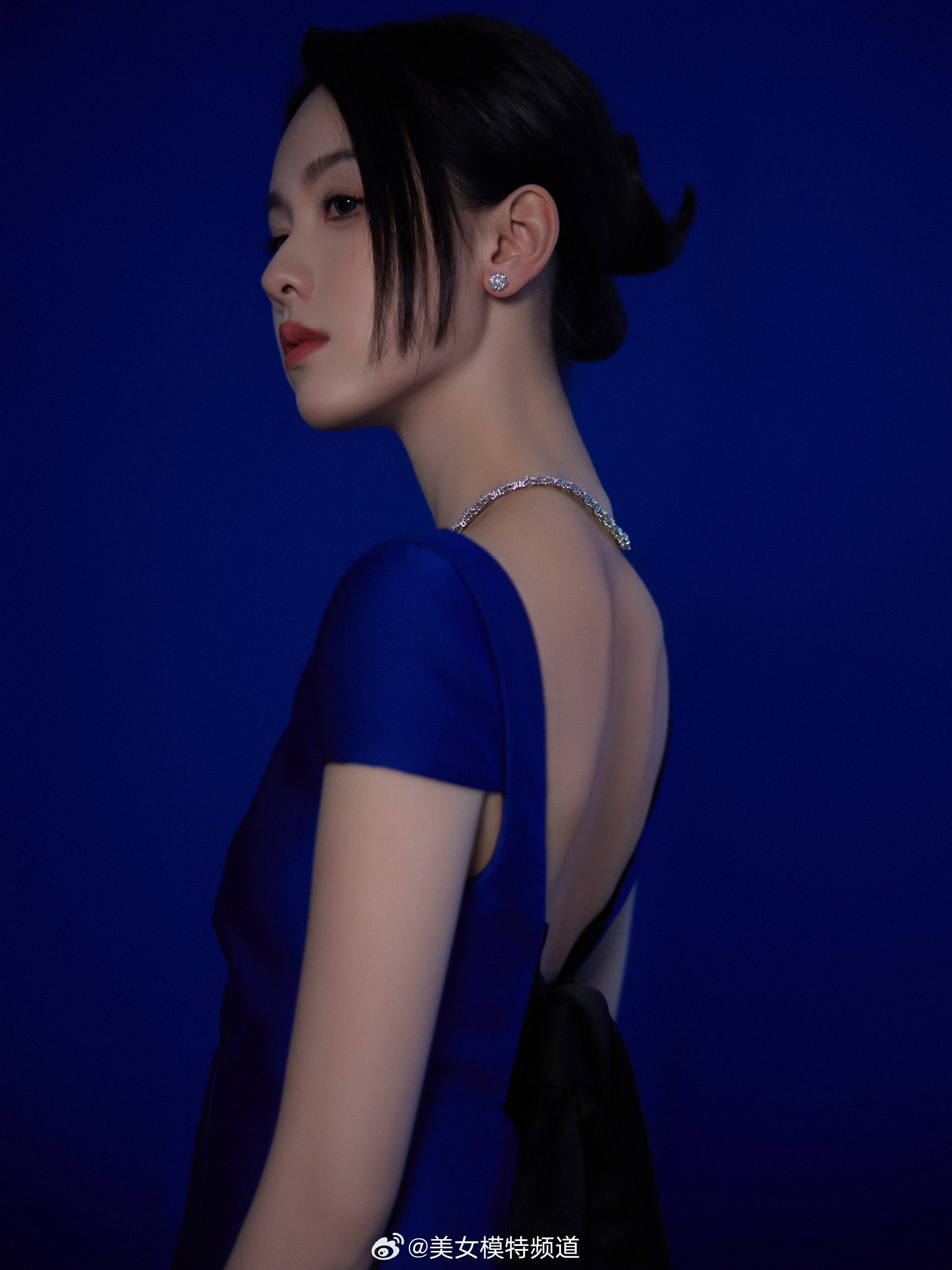 陈都灵缎面定制礼服好美 