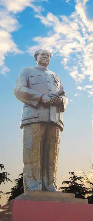 今天是12月26日，毛泽东主席诞辰132年纪念日。毛主席出生于1893年12月2