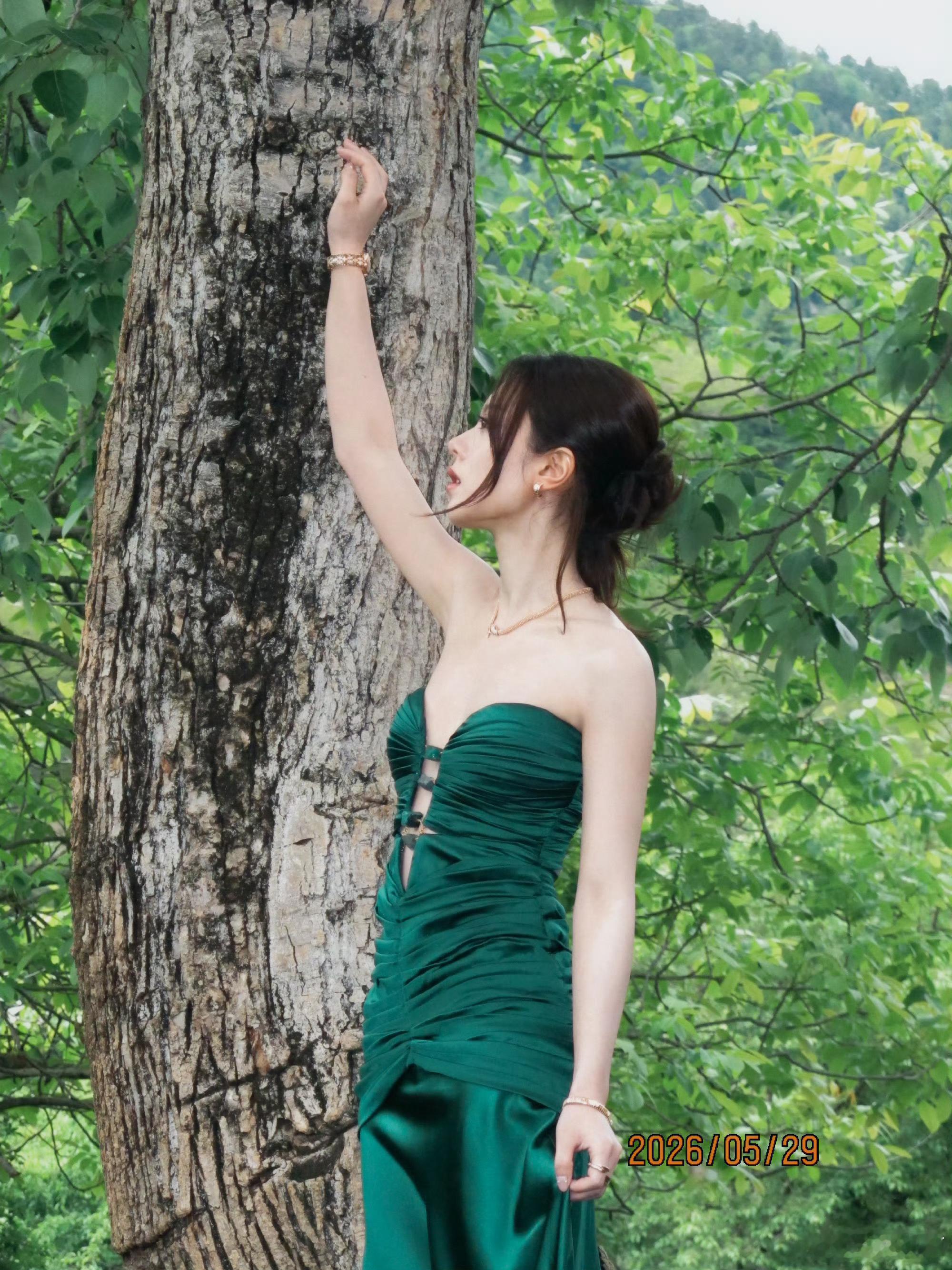 赵今麦这组绿野仙踪造型一出来，真的让人眼前一亮，不光颜值能打，再加上扎实的演技，