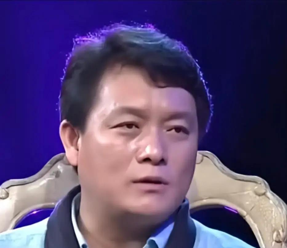 郭靖宇当年在会议室里直接撕了合同，就因为资方一句话：把杨志刚换掉。

亲弟弟演了