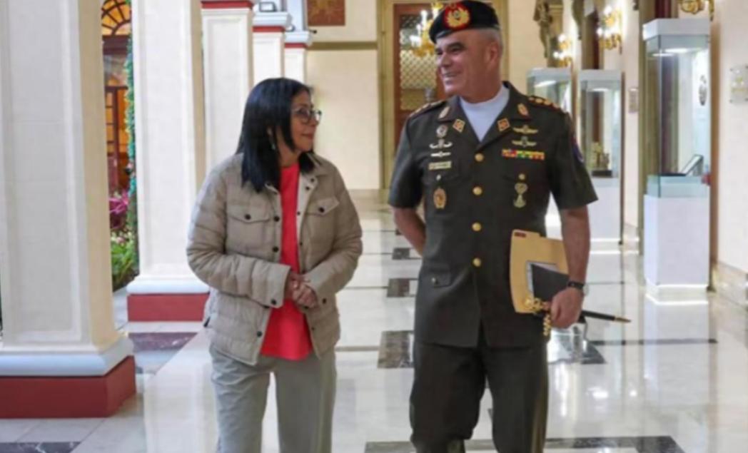 委内瑞拉的天，真的变了。
过去18天，全国像被按了静音键，街头没暴乱，超市照常营