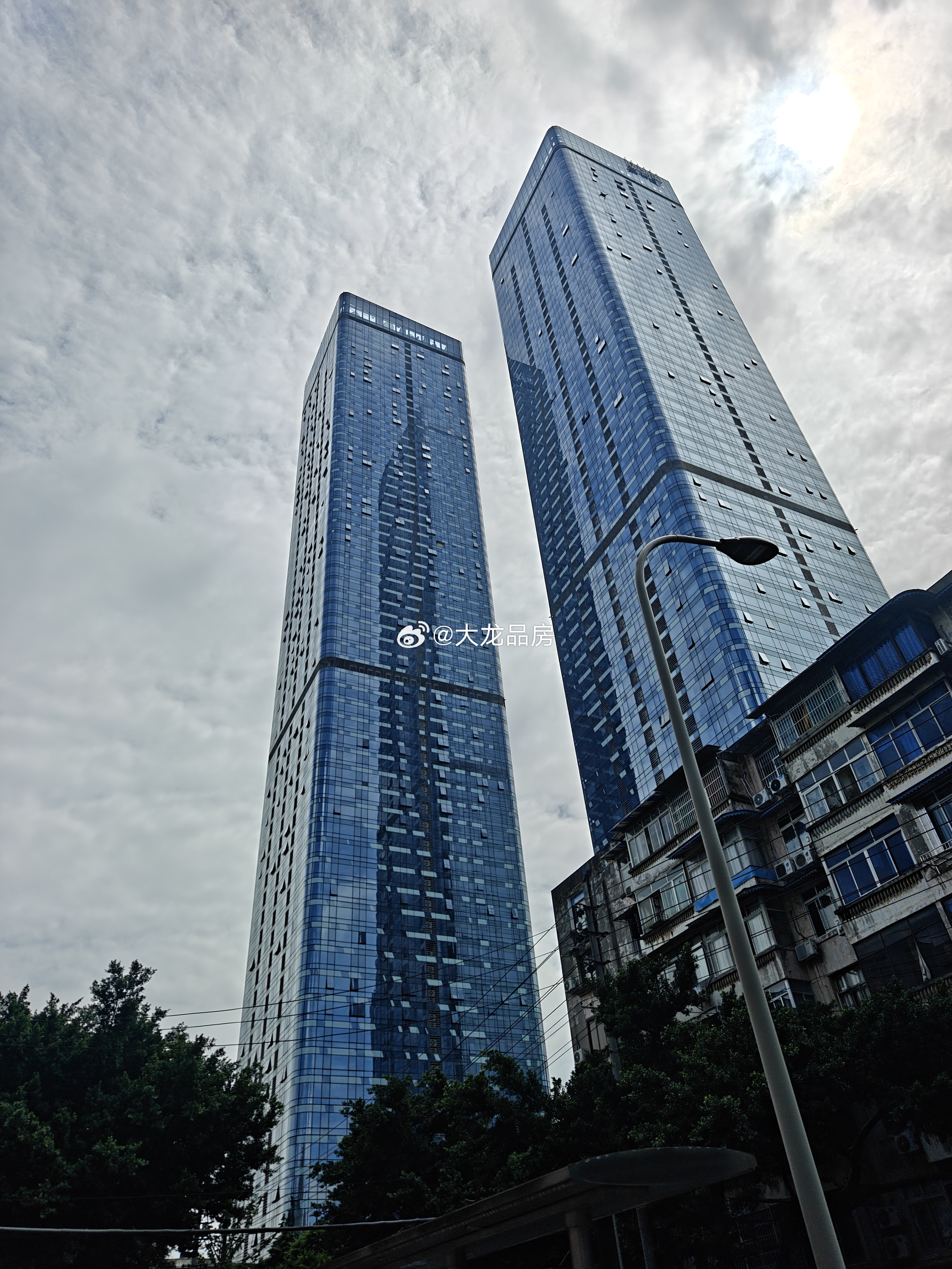 难得今天不下雨，看什么都清澈。买房万事通带你云看房 ​​​