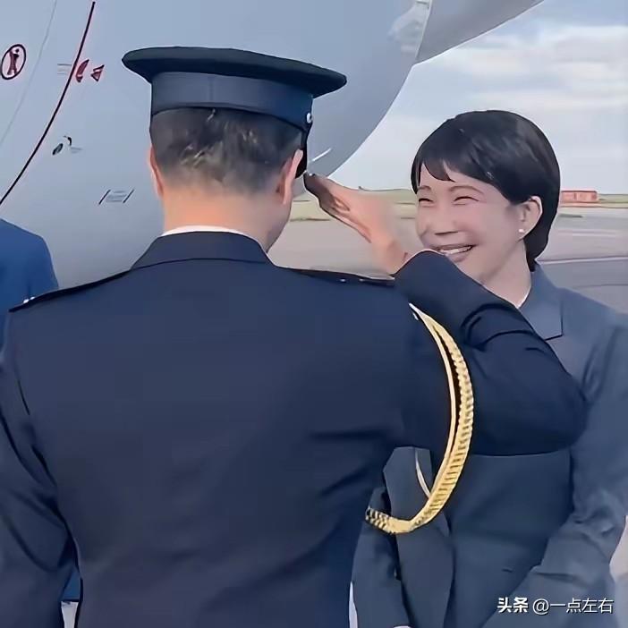 6月14日，高市早抵达英国开始访问！让人意外的是，没有红地毯，没有迎宾队，接机的