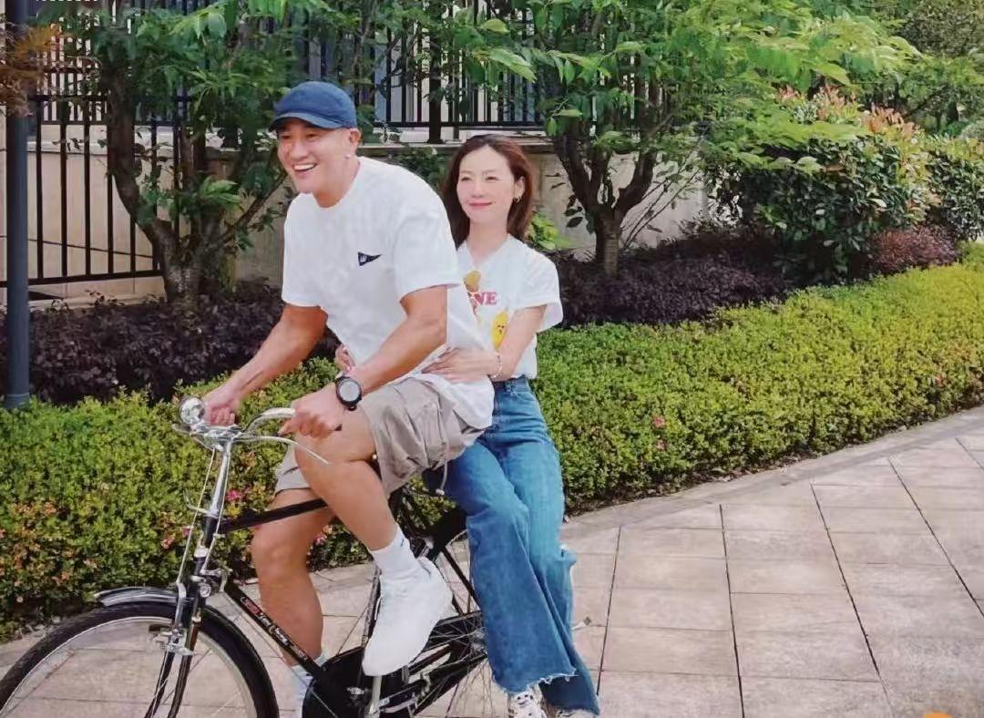 真正厉害的人，
选择伴侣的底层逻辑
永远不是谁对你更好而是
谁让你的生命更鲜活。