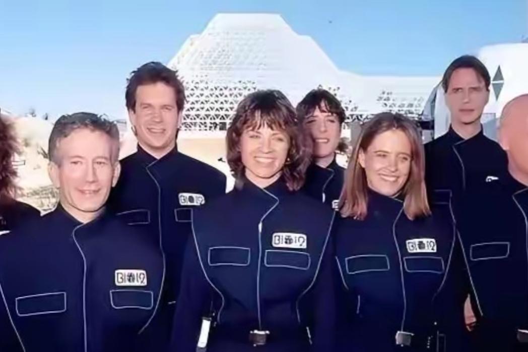 1991年，美国特意做了一个轰动全球的实验，把4男4女关在一起两年，再次打开房门