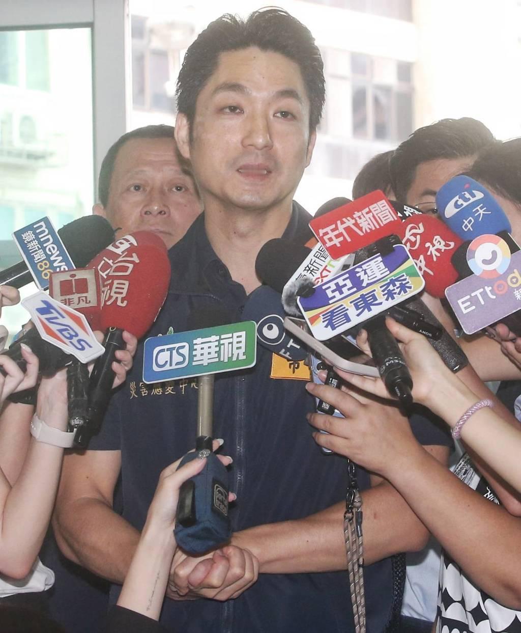 蒋万安再度强硬回击：有人要洗记忆，民众不会答应。
台北市长蒋万安与行政院政务委员