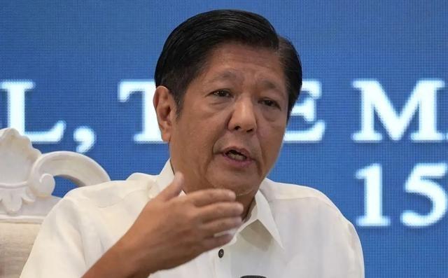 马科斯坐进金砖会场，别说金砖成员国的代表，连印度记者都愣了一下。新德里金砖峰会的